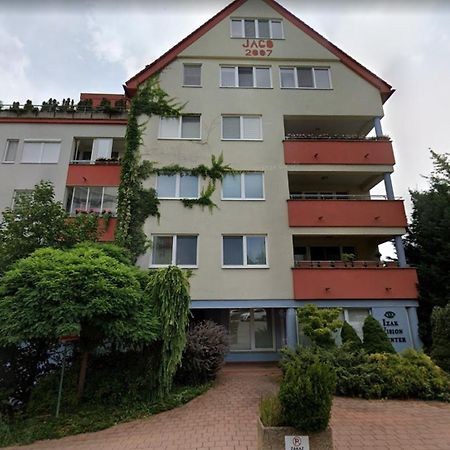 Alure Residences 2 & 24H Self Check-In, Parking In The Garage In The Apartment Building Included, New Building, Terrace, Green Location With A Forest Park With A Lake, Children'S Playground Банска-Бистрица Экстерьер фото