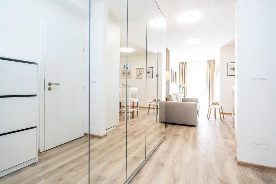 Alure Residences 2 & 24H Self Check-In, Parking In The Garage In The Apartment Building Included, New Building, Terrace, Green Location With A Forest Park With A Lake, Children'S Playground Банска-Бистрица Экстерьер фото