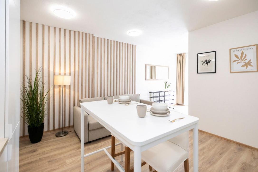Alure Residences 2 & 24H Self Check-In, Parking In The Garage In The Apartment Building Included, New Building, Terrace, Green Location With A Forest Park With A Lake, Children'S Playground Банска-Бистрица Экстерьер фото
